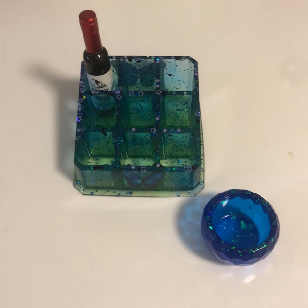 Resin makeup holder